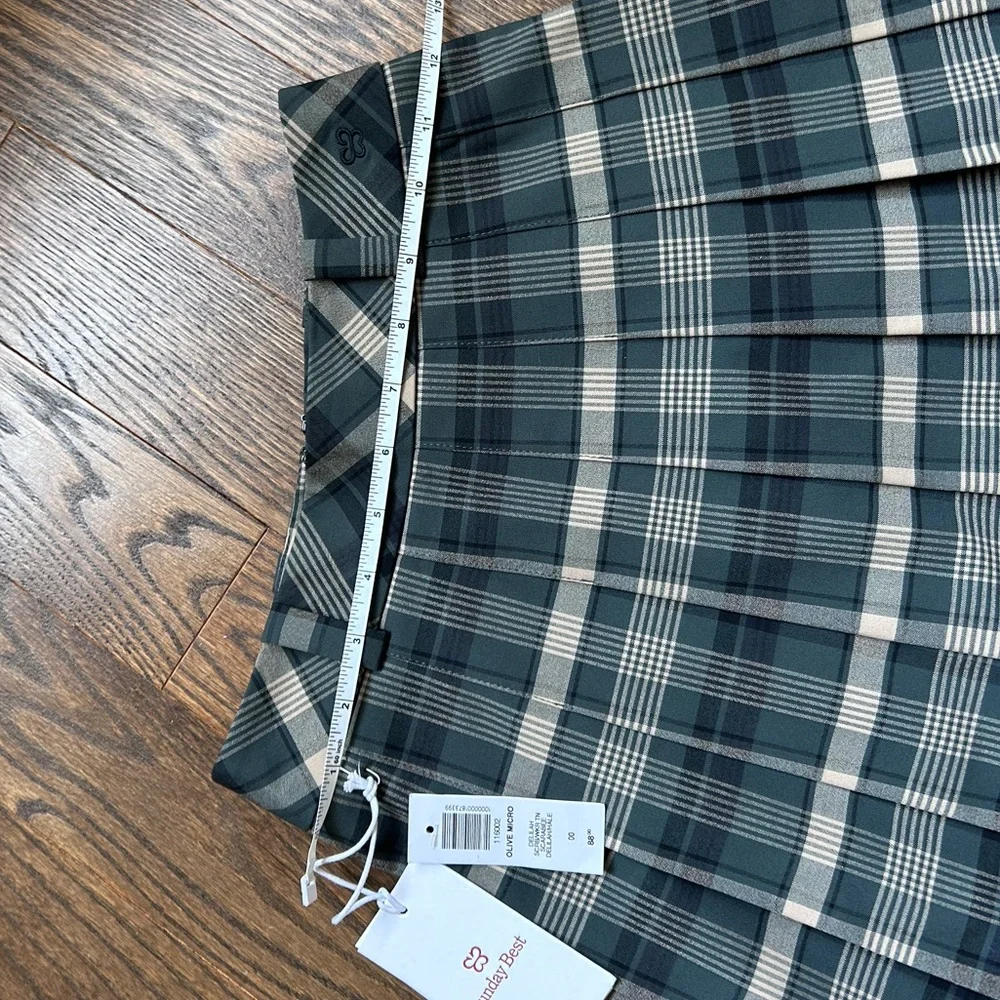 Sunday Best
Olive Micro Skirt Pleated high-waisted micro skirt Aritzia - Picture 13 of 13